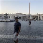 Mi nombre es César Pascual Galleg, tengo 22 años.
Soy una persona acostumbrada al trabajo con niños y con tres años de experiencia en la enseñanza del Inglés.
Soy una persona seria, responsable y que siempre conecta bien con su alumno.
Trato de mantener u